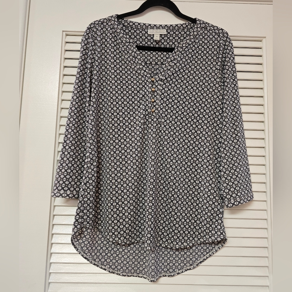 Dana Buchman - Black & White Pattern V-Neck High-Low Round Hem With Gold Buttons